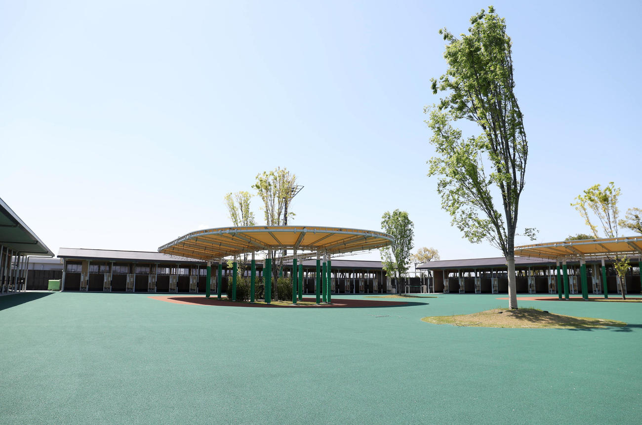 京都競馬場内覧会でお披露目された装鞍所（撮影・白石智彦）