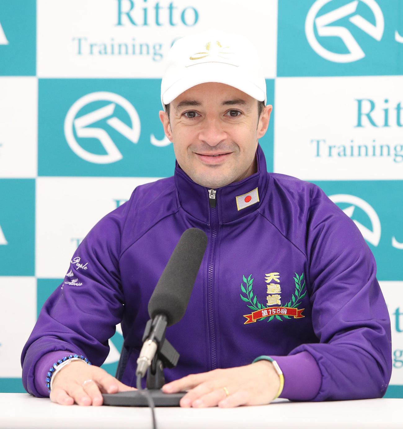 皐月賞の共同会見に臨むC・ルメール騎手（撮影・白石智彦）