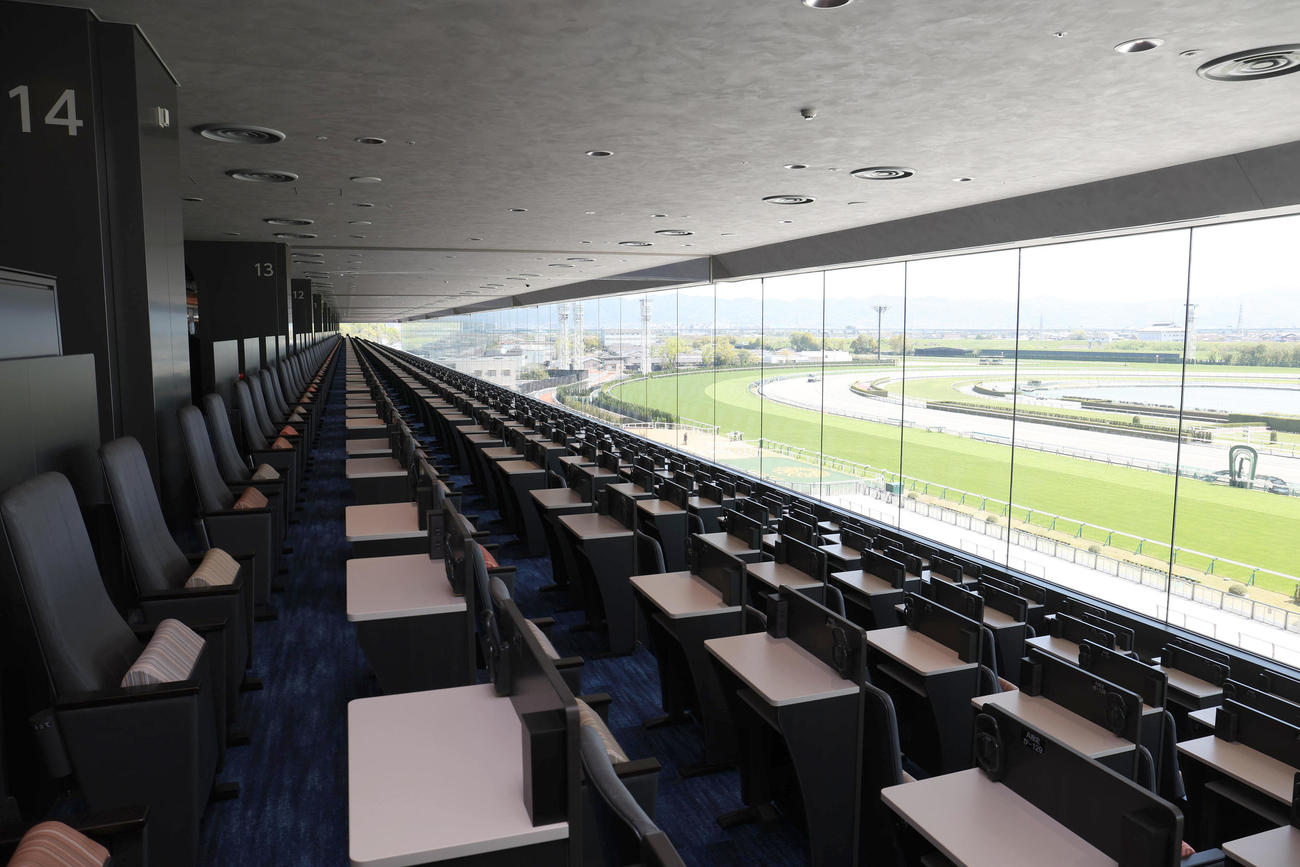 内覧会でお披露目された京都競馬場の指定席エリア（2023年4月10日撮影）