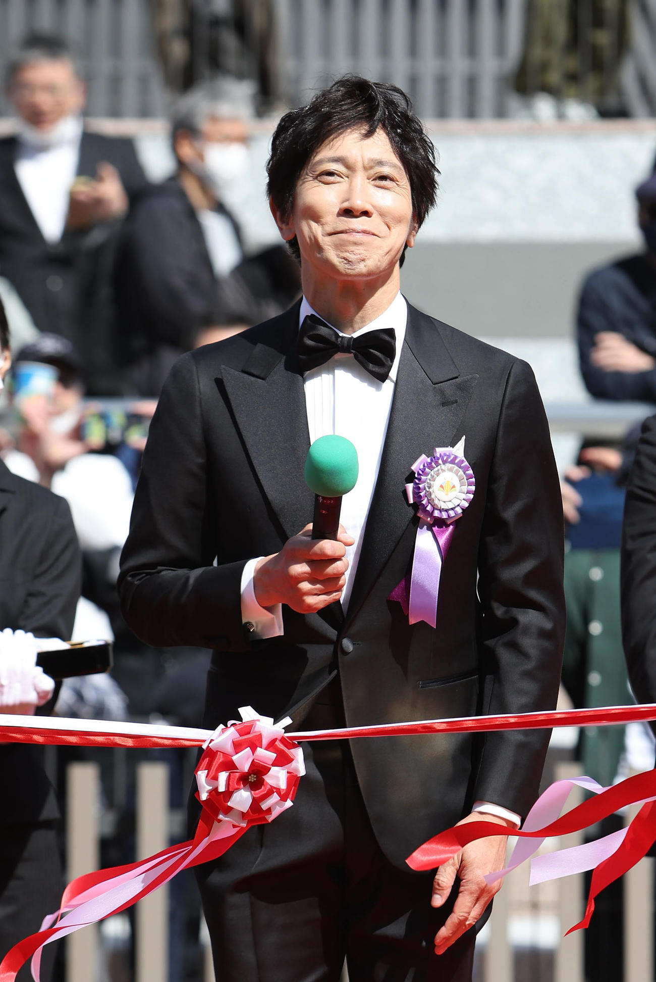 京都競馬場グランドオープンセレモニーであいさつする佐々木蔵之介（撮影・白石智彦）