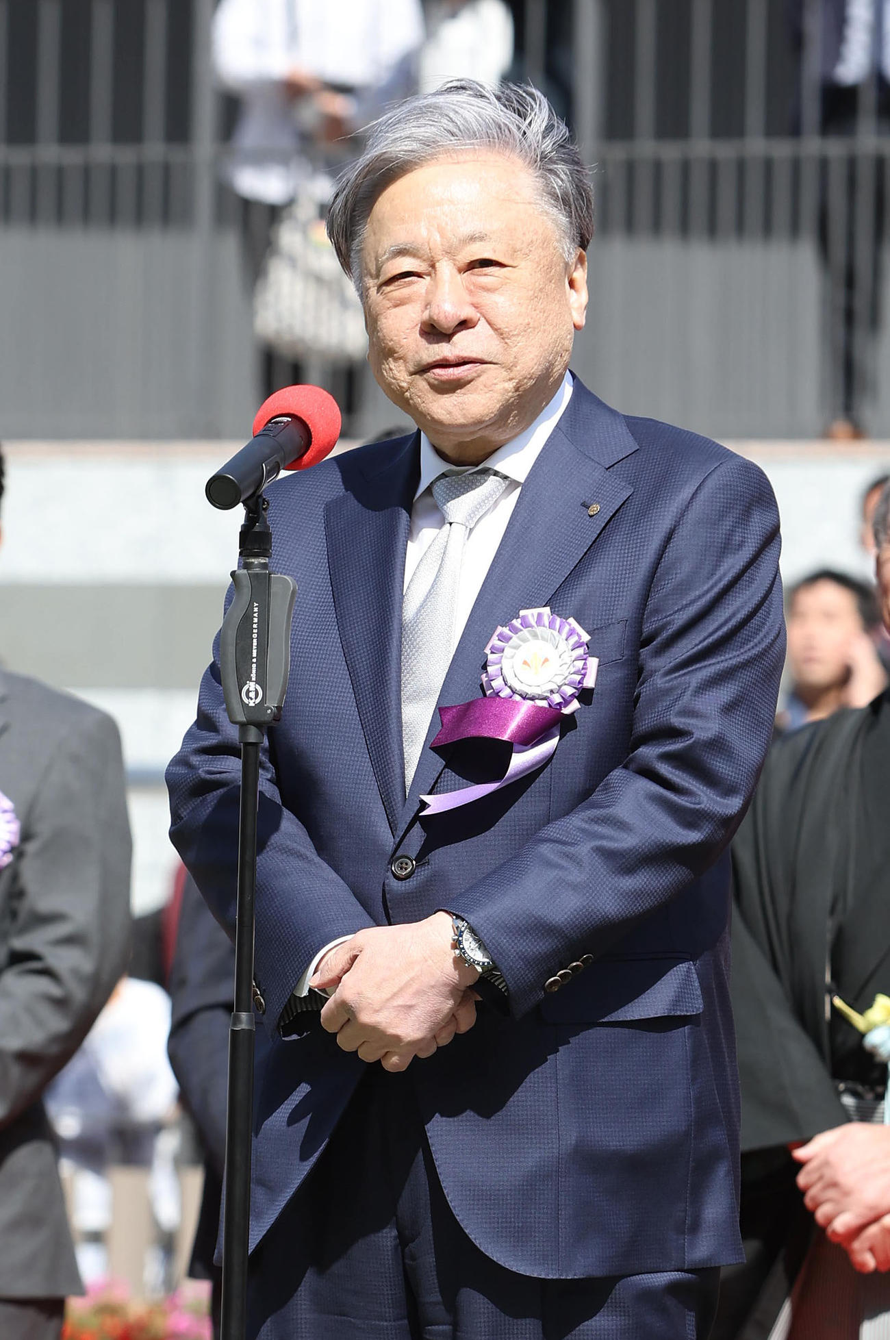 京都競馬場グランドオープンセレモニーであいさつする後藤正幸理事長（撮影・白石智彦）