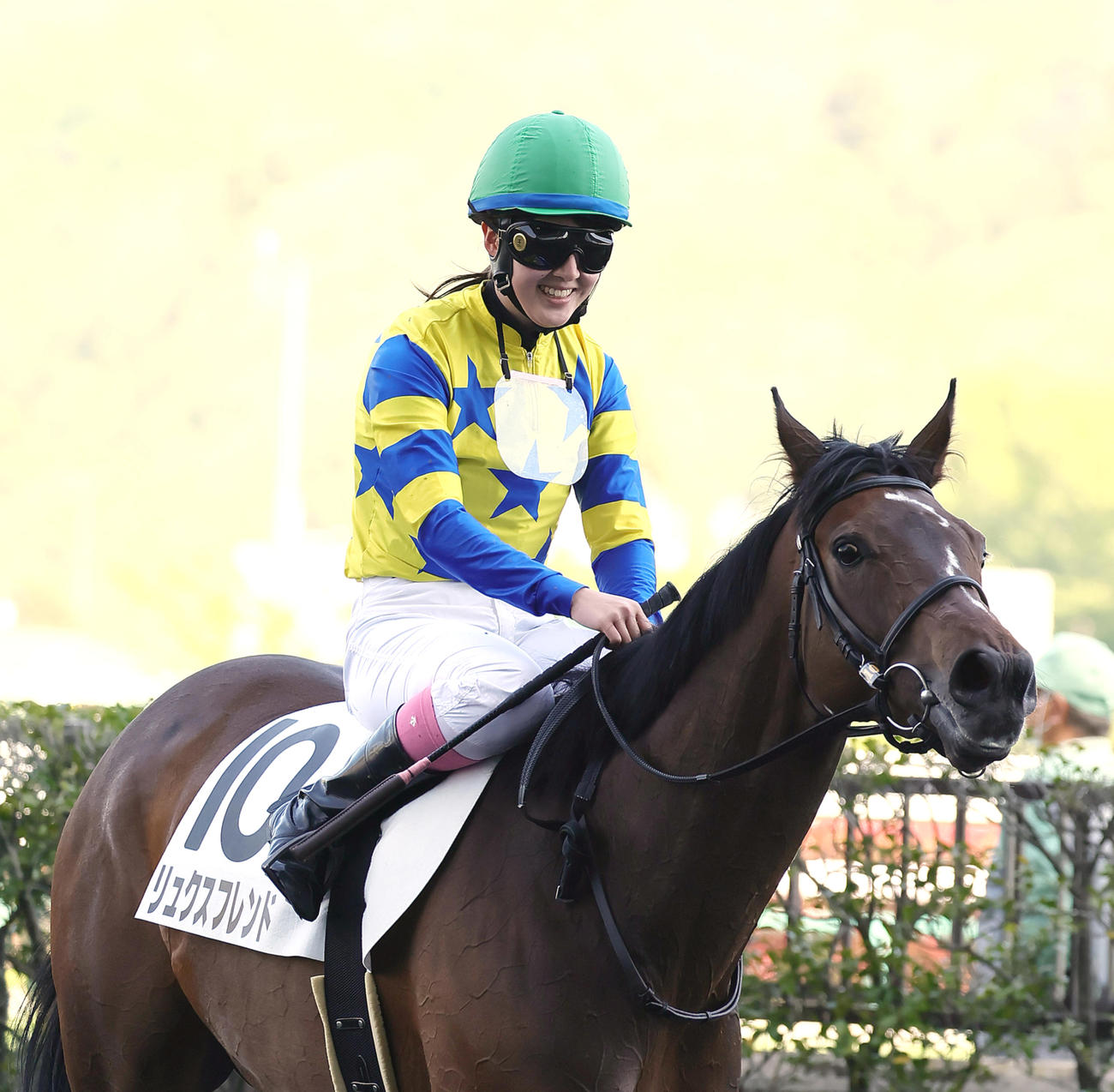 4歳以上1勝クラスをリュクスフレンドで制し笑顔を見せる永島騎手（撮影・足立雅史）