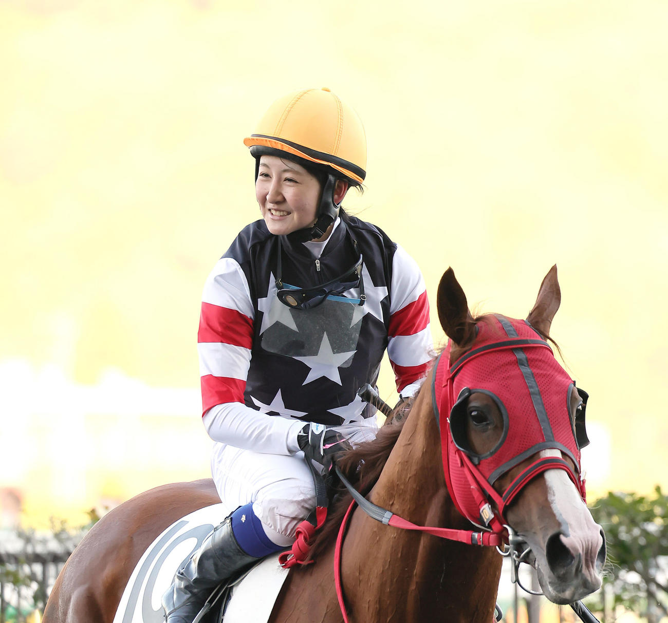 福島12R、ドクターマンボウで勝ち笑顔を見せる古川奈穂騎手（撮影・足立雅史）