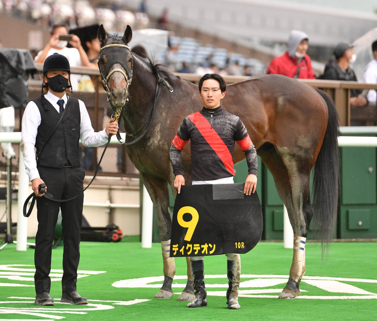 東京10R、ブリリアントSを制したディクテオンと菅原明騎手（撮影・柴田隆二）