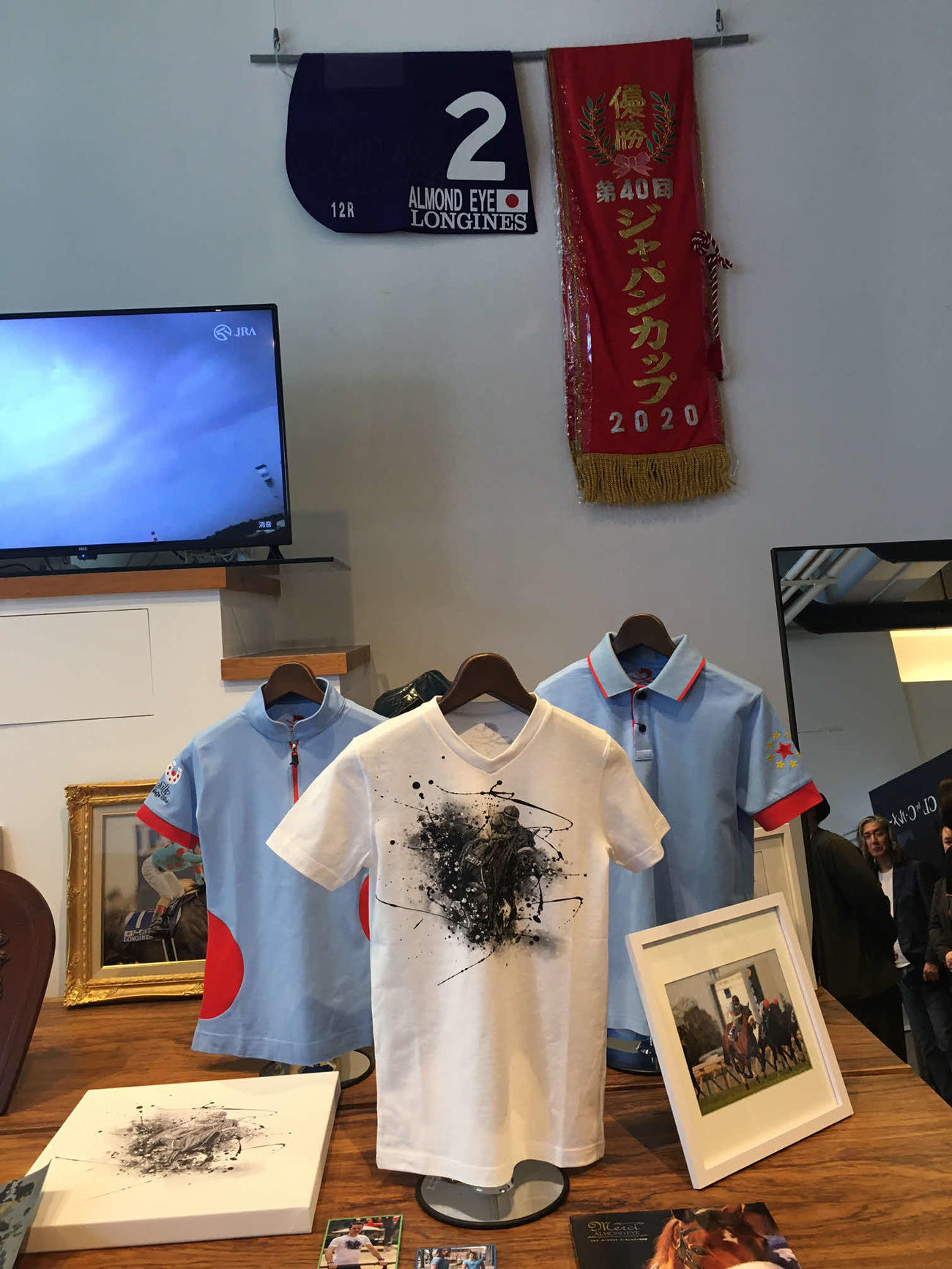 ルメール騎手アパレルブランドの店内