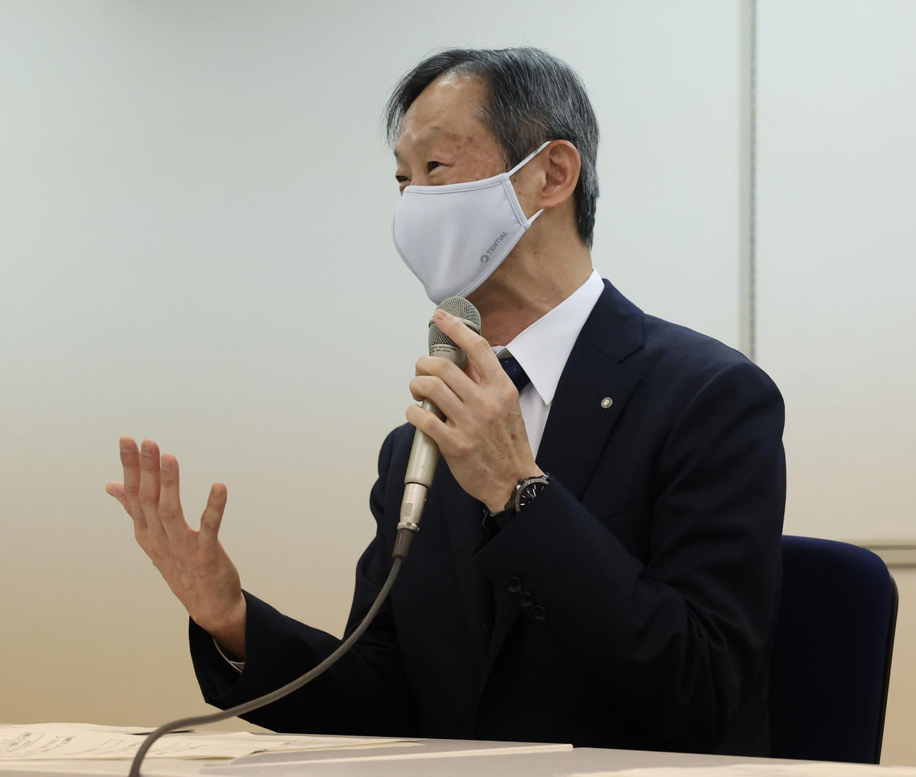 公正競馬に関するJRA説明会を行う久保厚審判部長