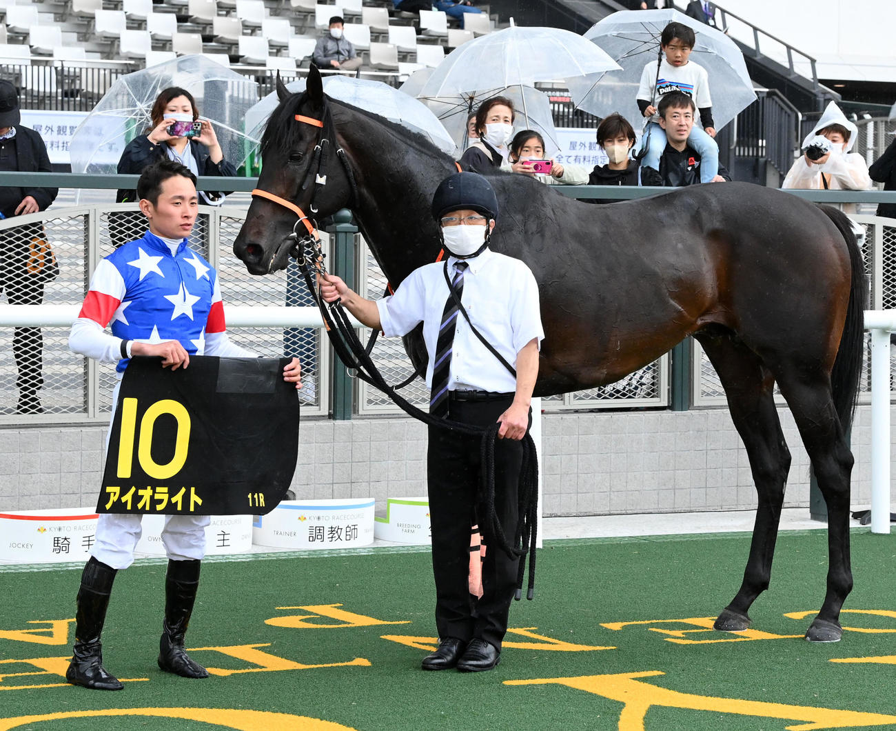 栗東Sを制したアイオライトと岩田望来騎手（撮影・前岡正明）
