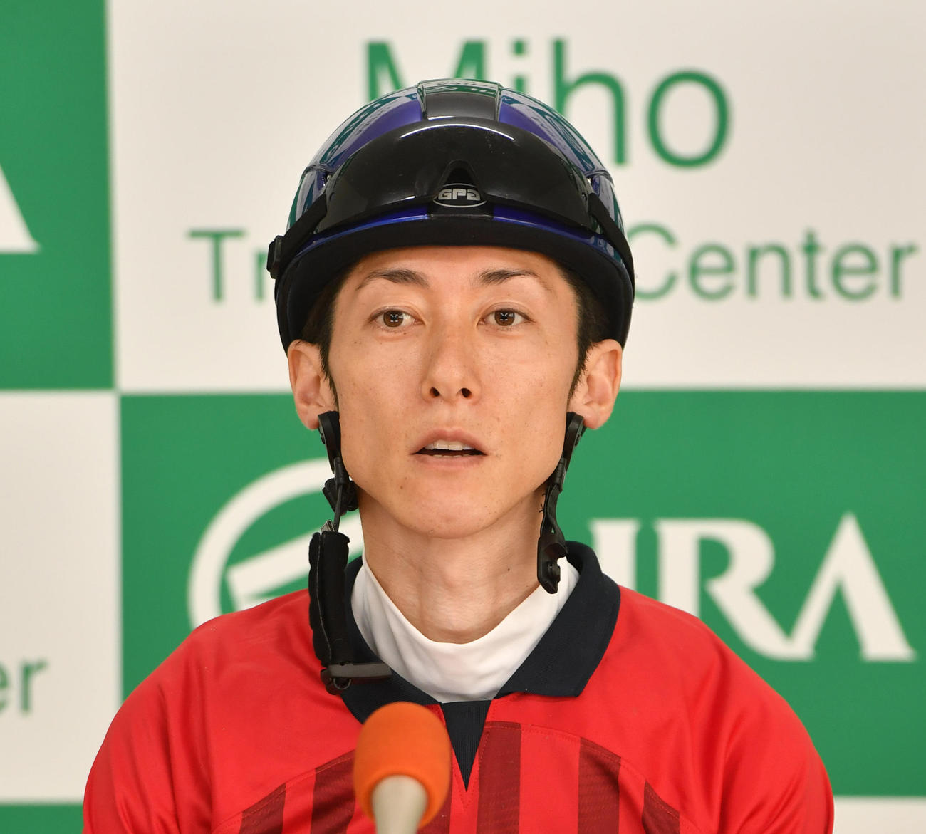 ヒップホップソウルで会見する津村騎手（撮影・柴田隆二）
