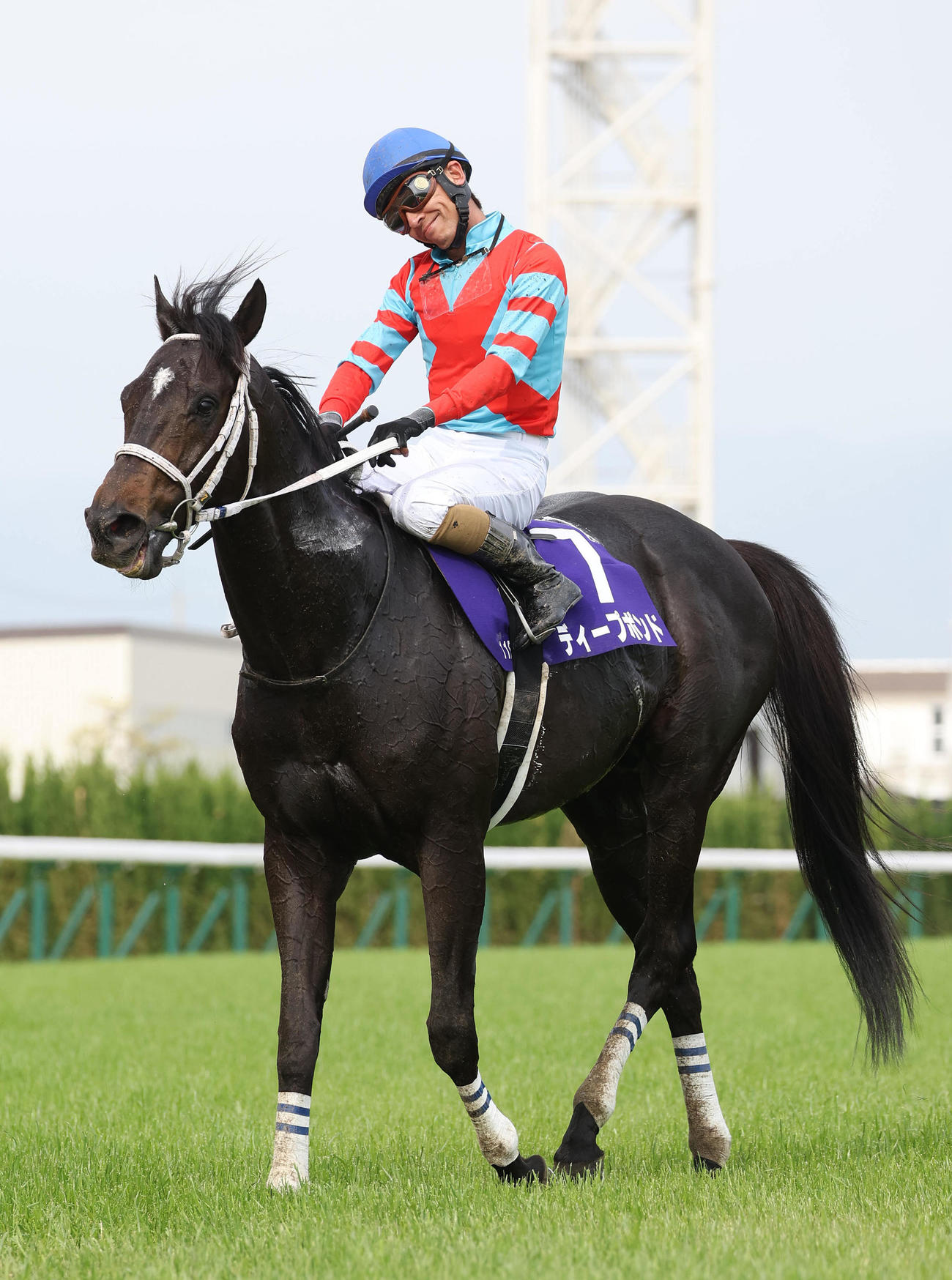ディープボンドと和田竜二騎手（2023年4月30日撮影）