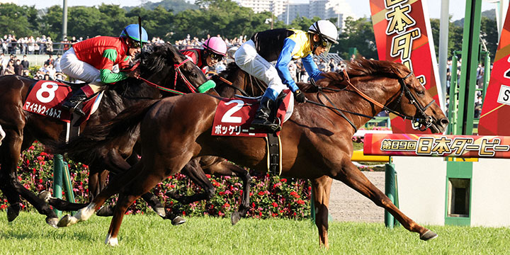 目黒記念を制したボッケリーニと浜中俊騎手＝2022年5月29日、東京競馬場