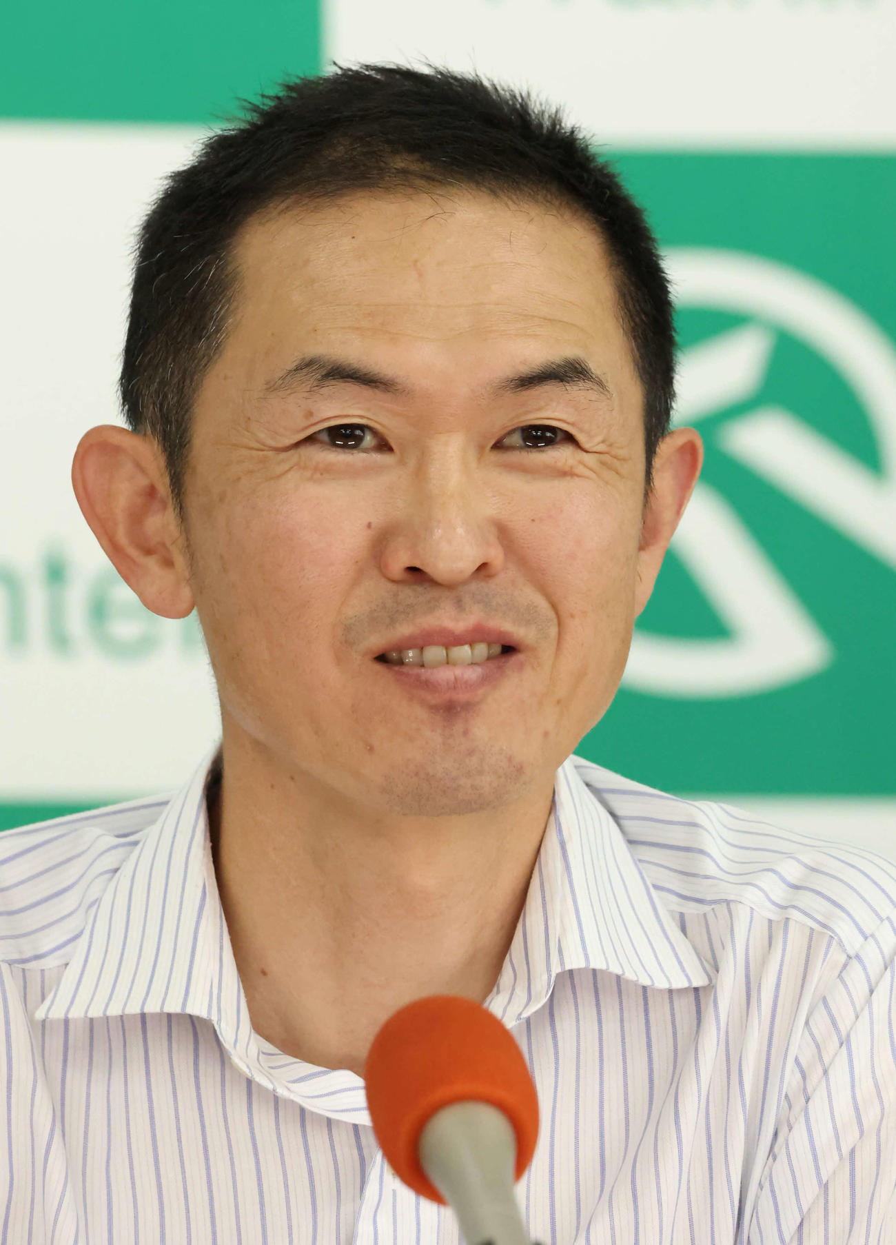 記者会見する木村師（撮影・丹羽敏通）