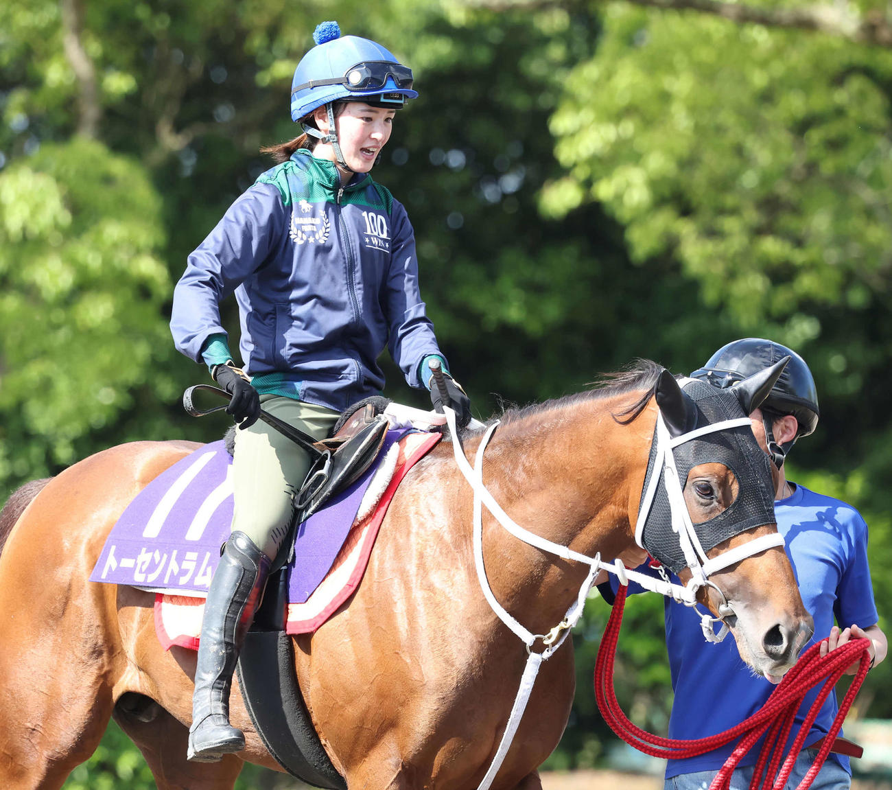 日本ダービー登録馬トーセントラムに調教騎乗した藤田菜騎手（撮影・丹羽敏通）