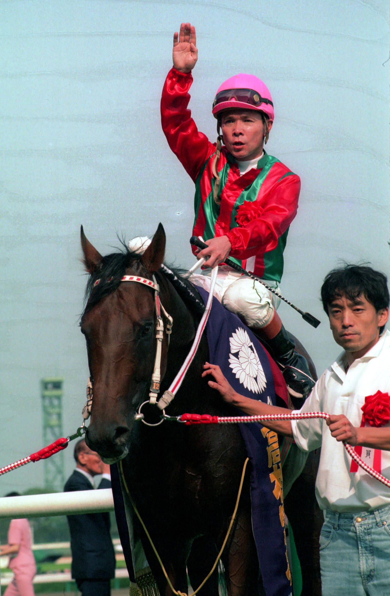 高松宮杯で優勝したナイスネイチャと松永昌博騎手（1994年7月10日撮影）