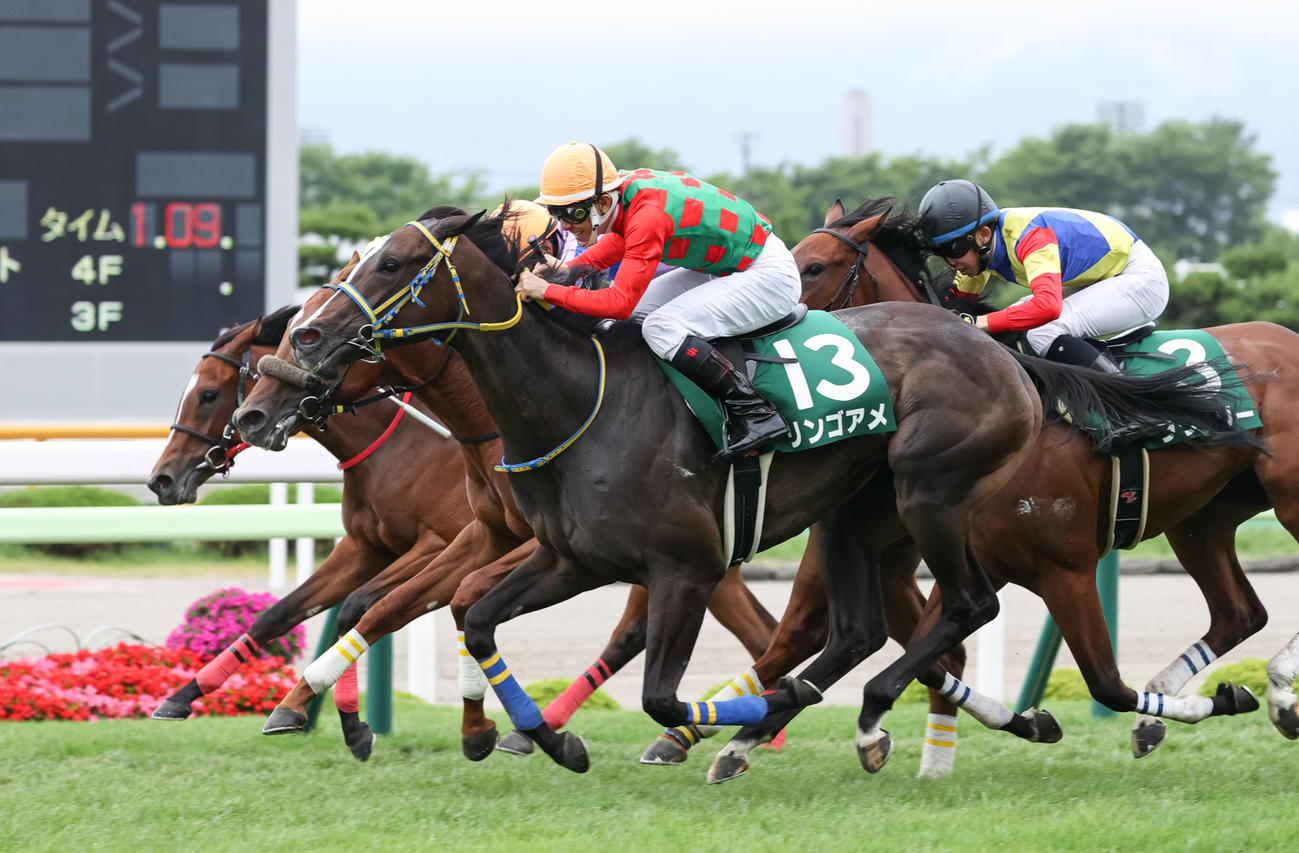 20年7月、函館2歳Sを制したリンゴアメと丹内祐次騎手