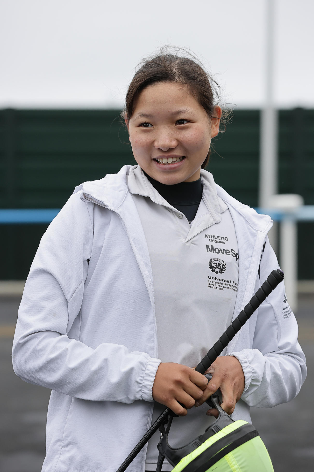 函館競馬場で調教騎乗に励む小林美駒騎手