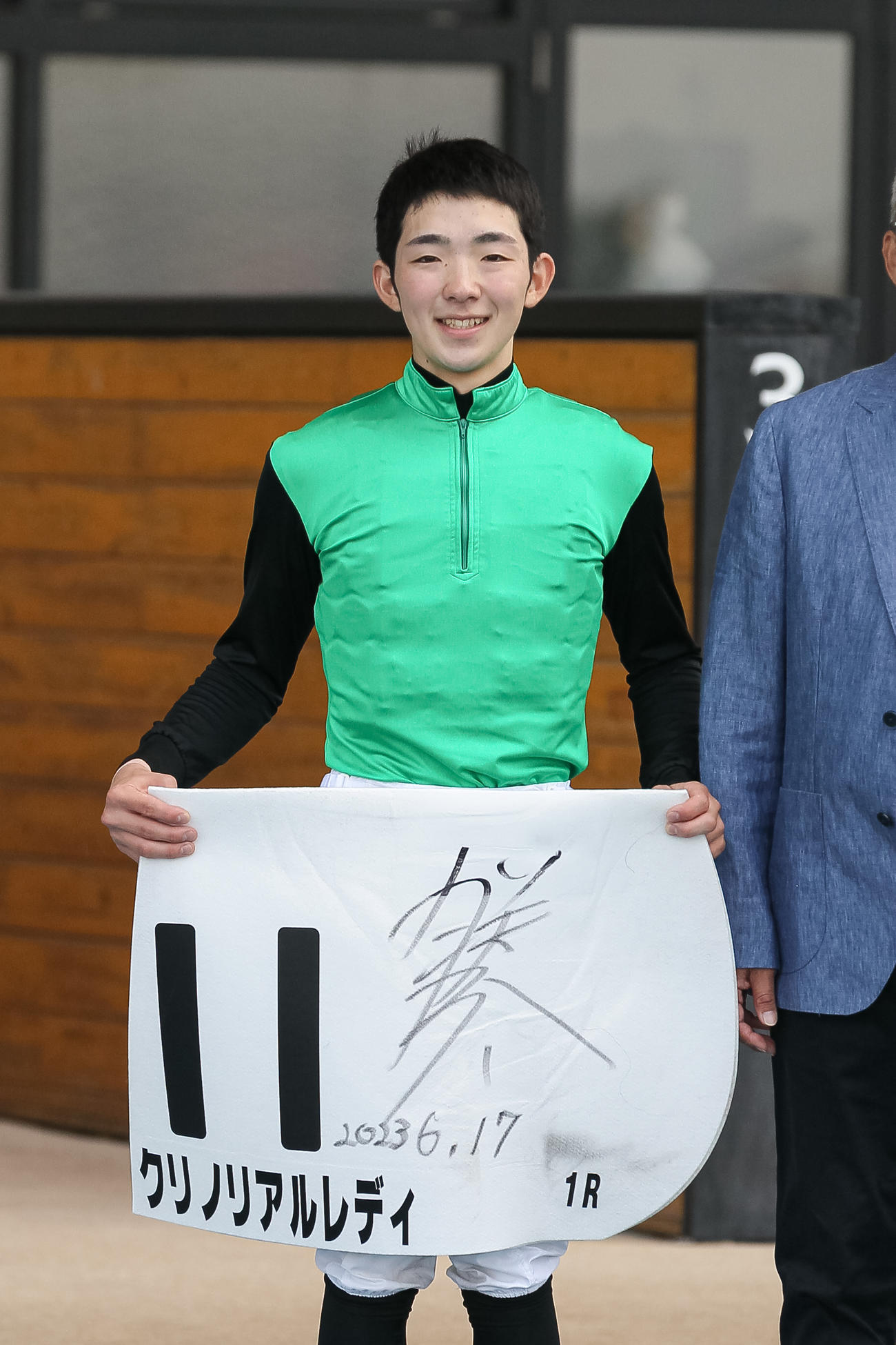 函館1Rをクリノリアルレディで制した小林勝騎手（撮影・村野早祐）