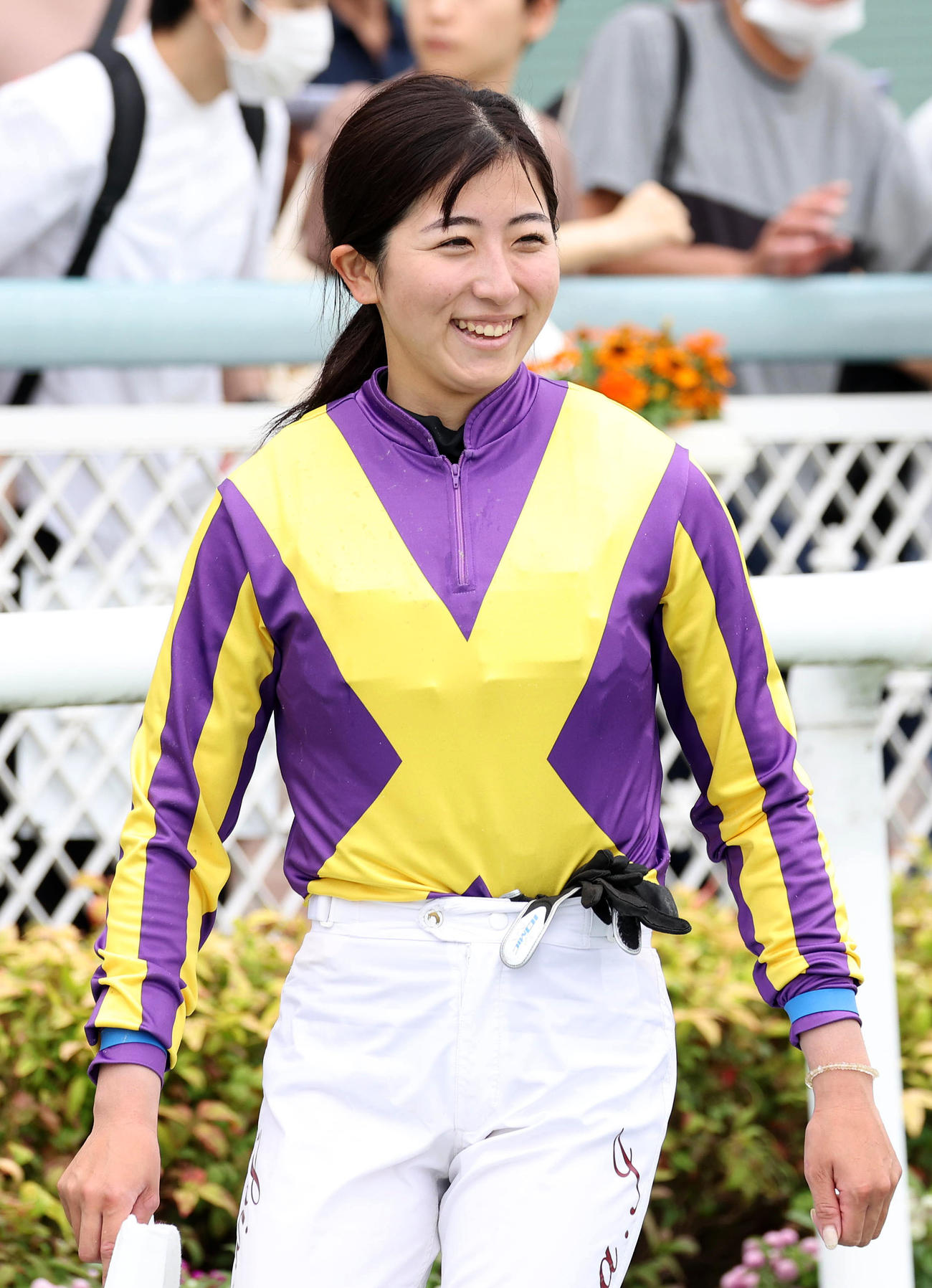 阪神1R、復帰後初勝利を挙げ笑顔を見せる今村騎手（撮影・白石智彦）