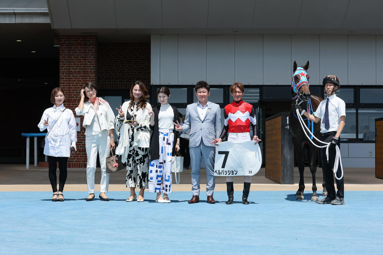 函館5R、デビュー戦を制したベルパッション（撮影・村野早祐）