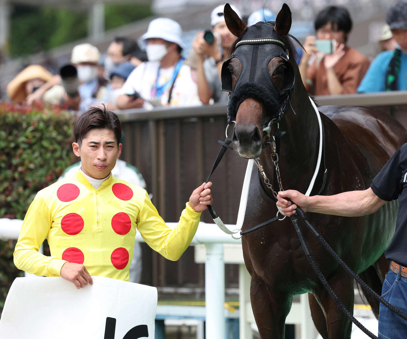 東京1R、アワビキングで3歳未勝利戦を制してJRA通算200勝を達成した木幡巧騎手（撮影・丹羽敏通）