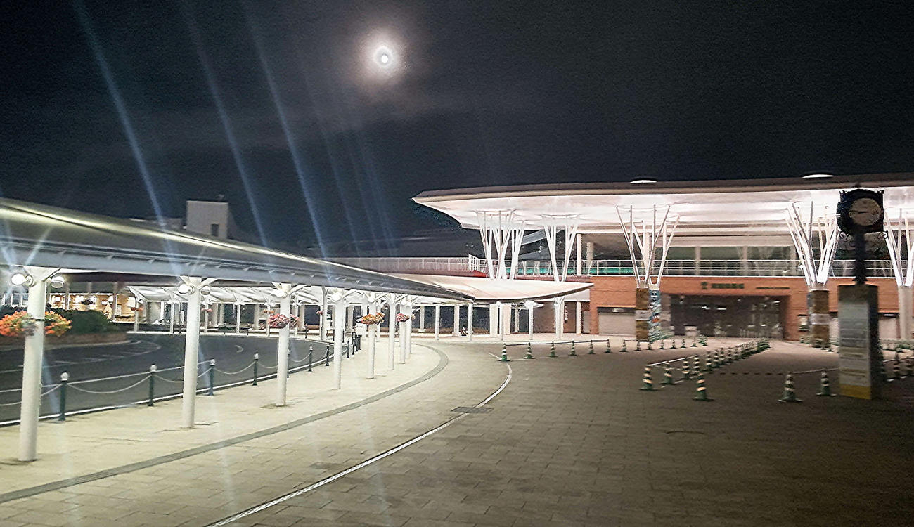 土曜夜の函館競馬場（撮影・木南友輔）