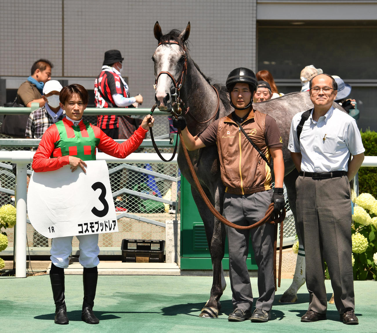 福島1Rを制したコスモブッドレアと石川裕紀人騎手（撮影・柴田隆二）