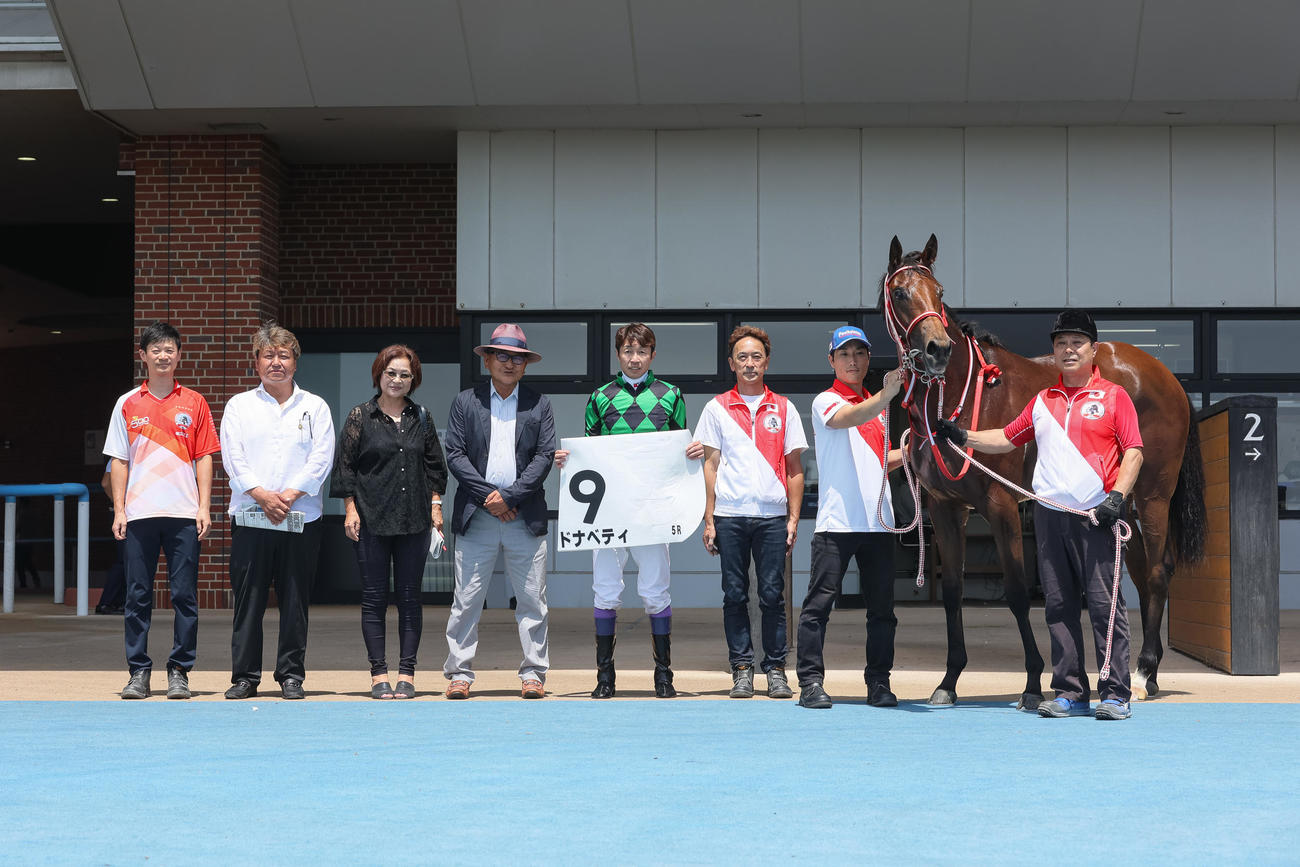 函館5R、デビュー戦を制したドナベティ（撮影・村野早祐）