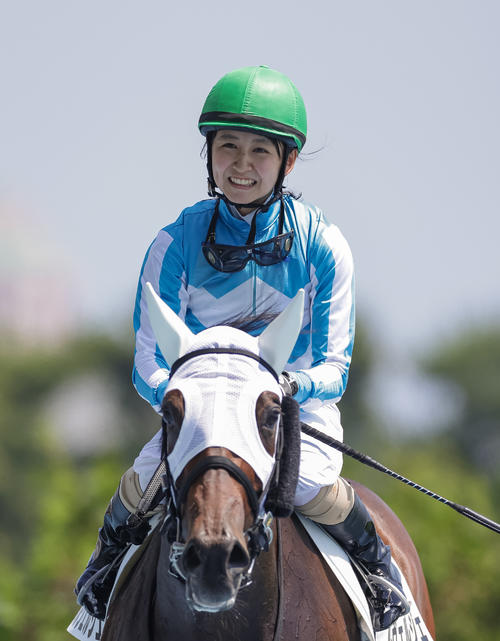 古川奈穂騎手が2Rに続きV、自身初の1日2勝「勝ちを意識して乗りまし