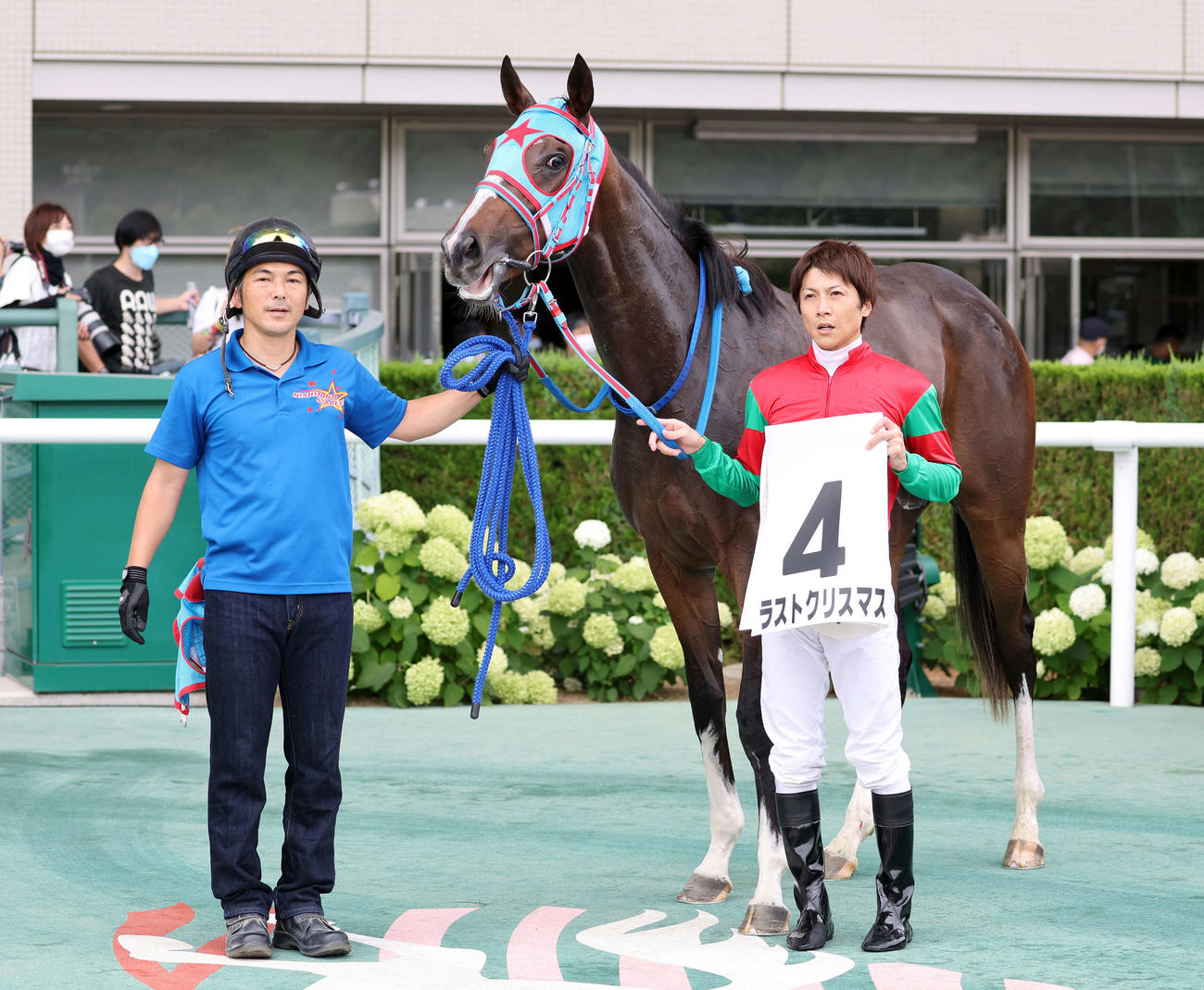 新馬戦を制したラストクリスマスと石橋脩騎手（右）（撮影・鈴木正人）