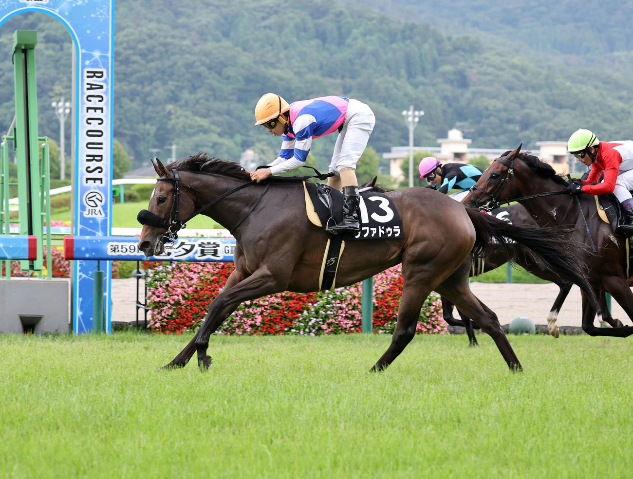 織姫賞を制したラファドゥラと木幡巧也騎手（撮影・鈴木正人）