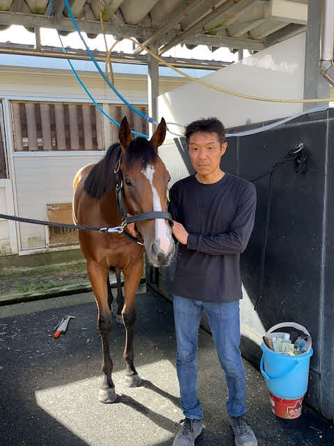 函館2歳Sに挑むナナオと込山助手
