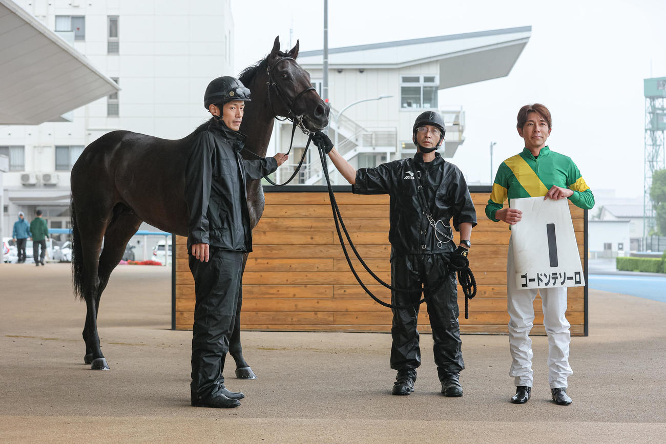 函館1R、2歳未勝利を制したゴードンテソーロ（撮影・村野早祐）