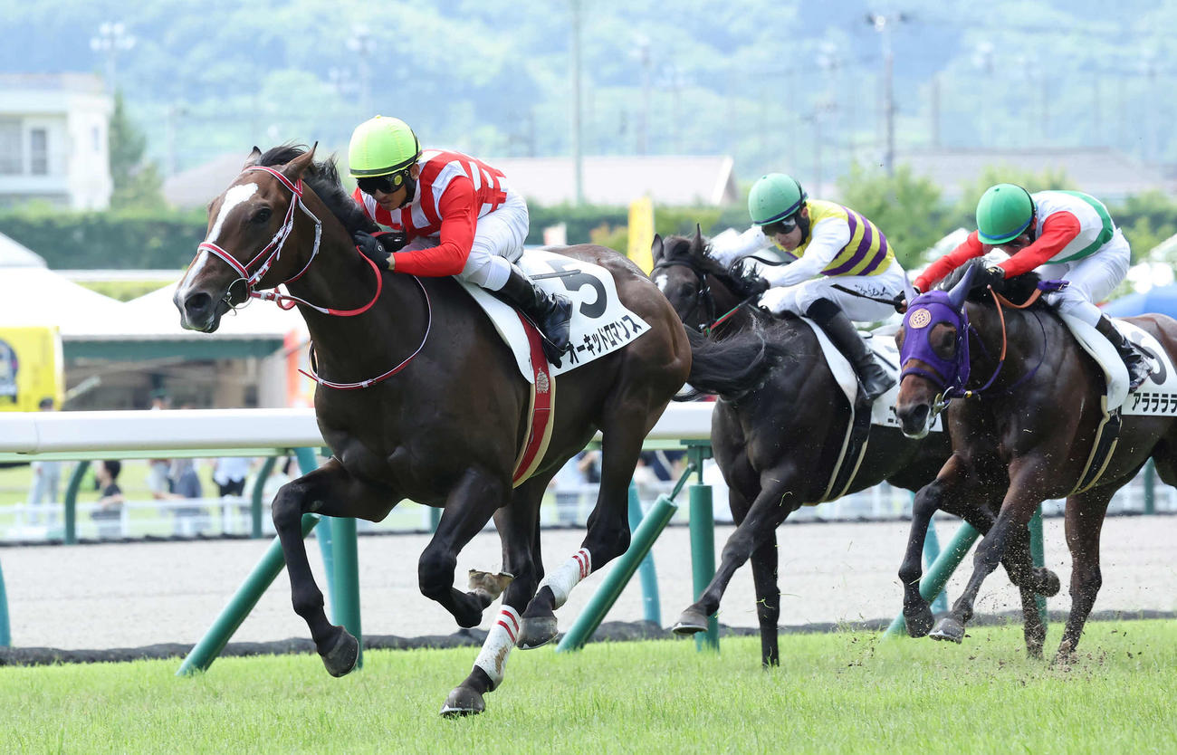 福島1R、2歳未勝利戦を制したオーキッドロマンスと吉村騎手（撮影・丹羽敏通）
