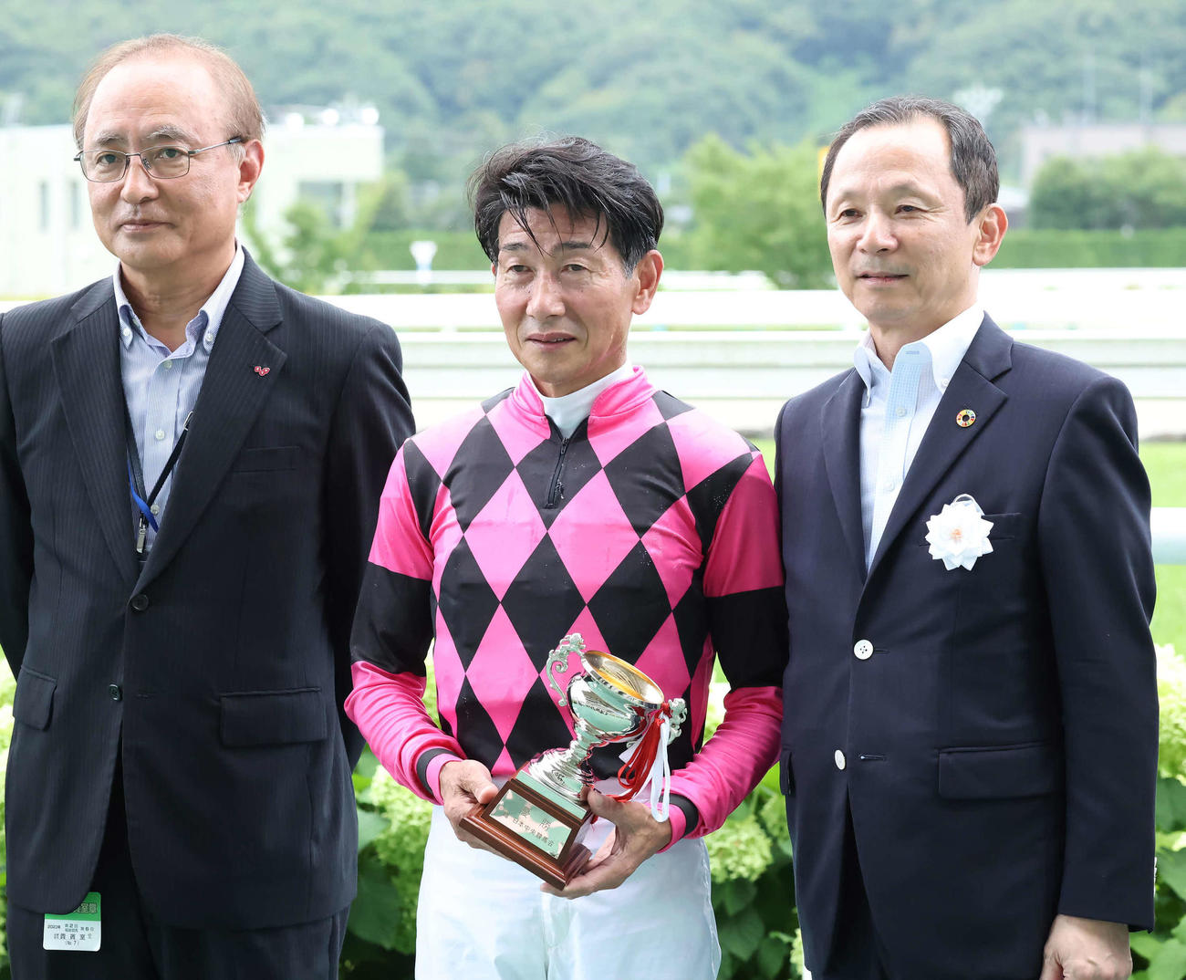 スマートリアンで福島テレビOPを制した柴田善騎手（撮影・丹羽敏通）