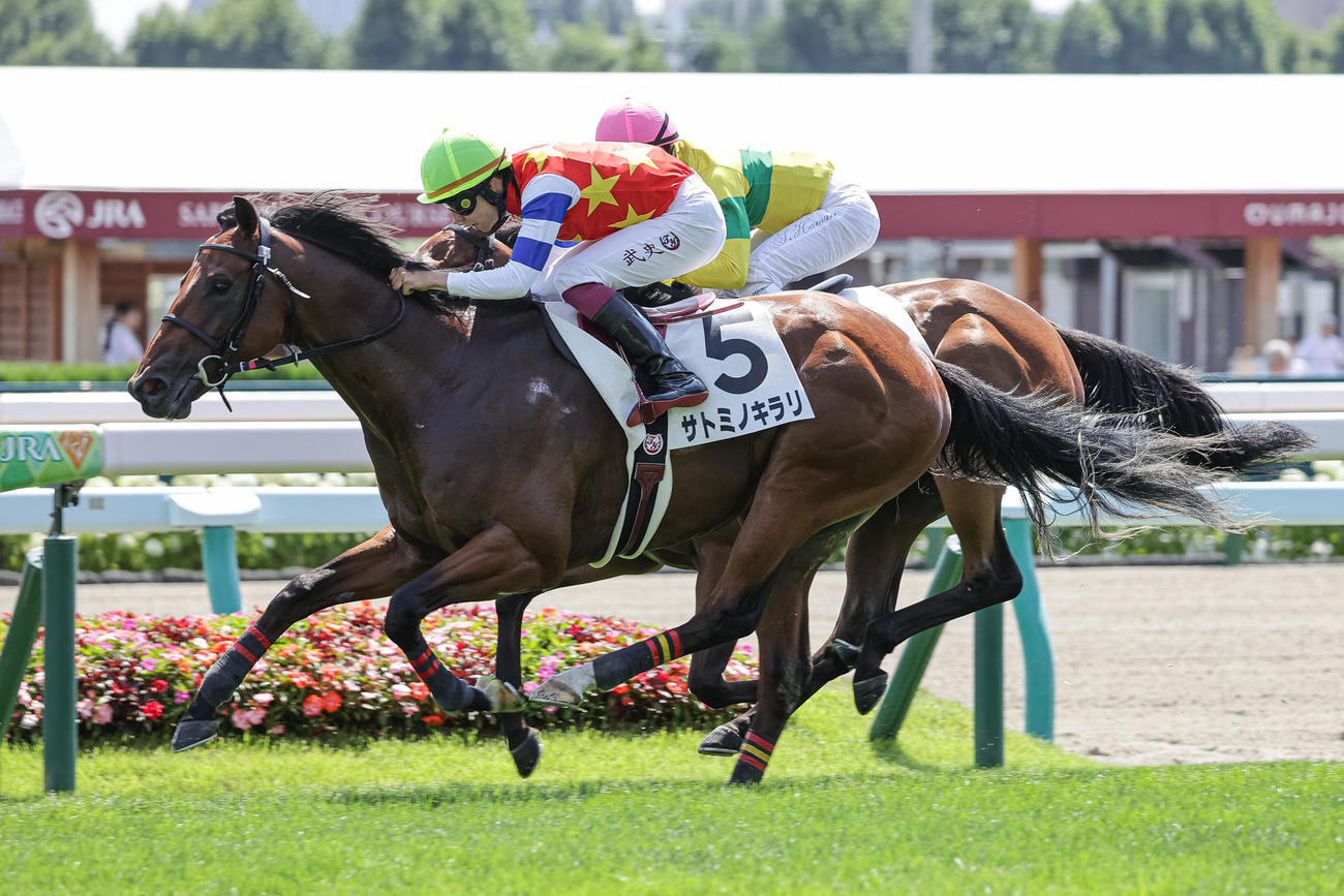 札幌1R、2歳未勝利を制したサトミノキラリと横山武騎手（撮影・村野早祐）