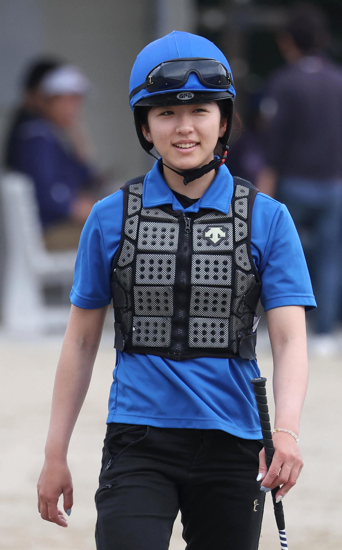 調教の合間に笑顔を見せる今村聖奈騎手（23年6月29日撮影）