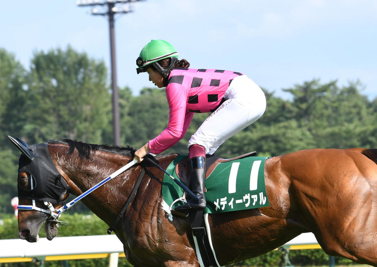 アイビスSDでジョッキーカメラを装着したメディーヴァル今村聖奈騎手は8着に敗れた（撮影・柴田隆二）