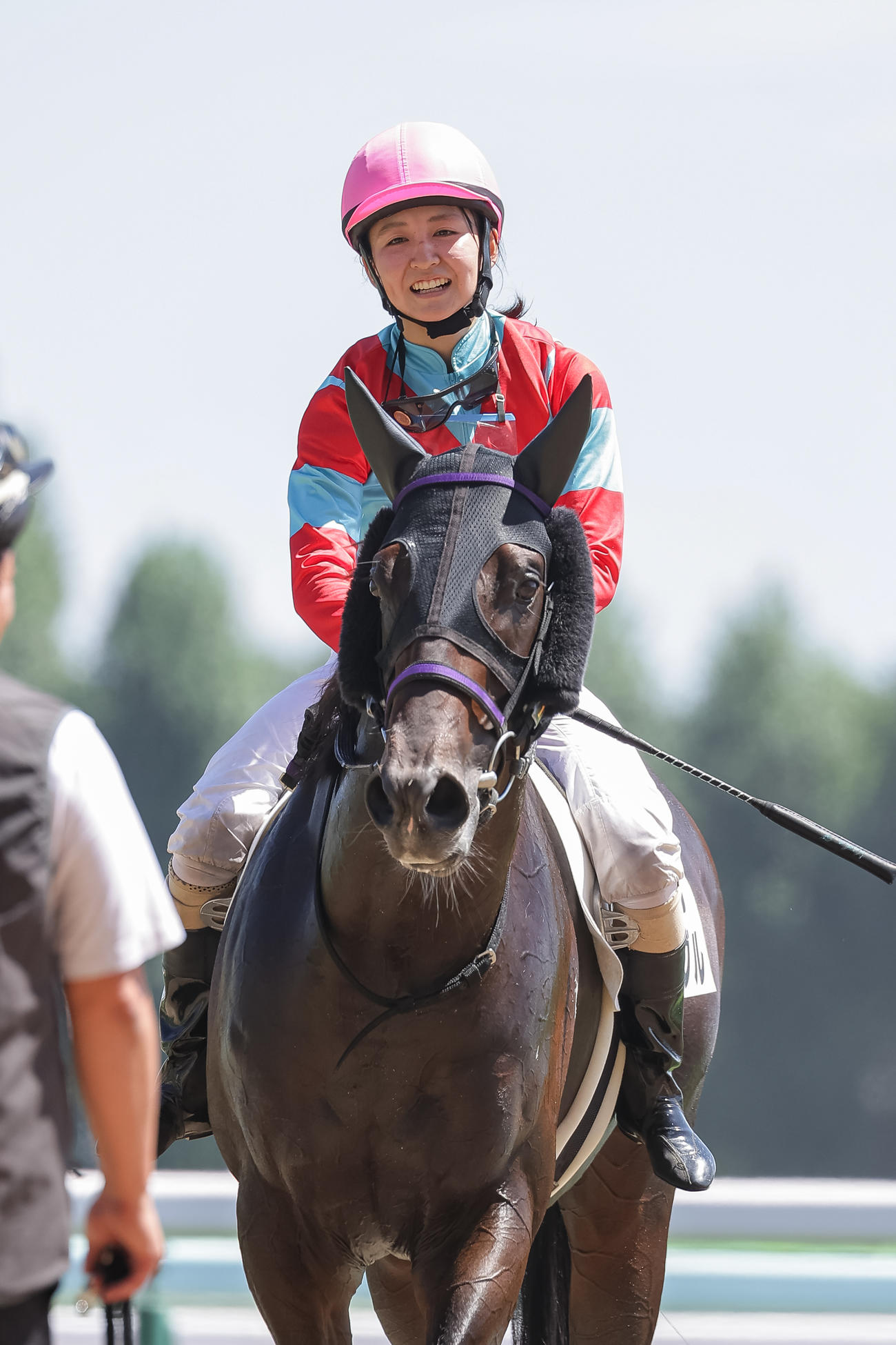 札幌3R、3歳未勝利をイミュータブルで制し笑顔を見せる古川奈騎手（撮影・村野早祐）