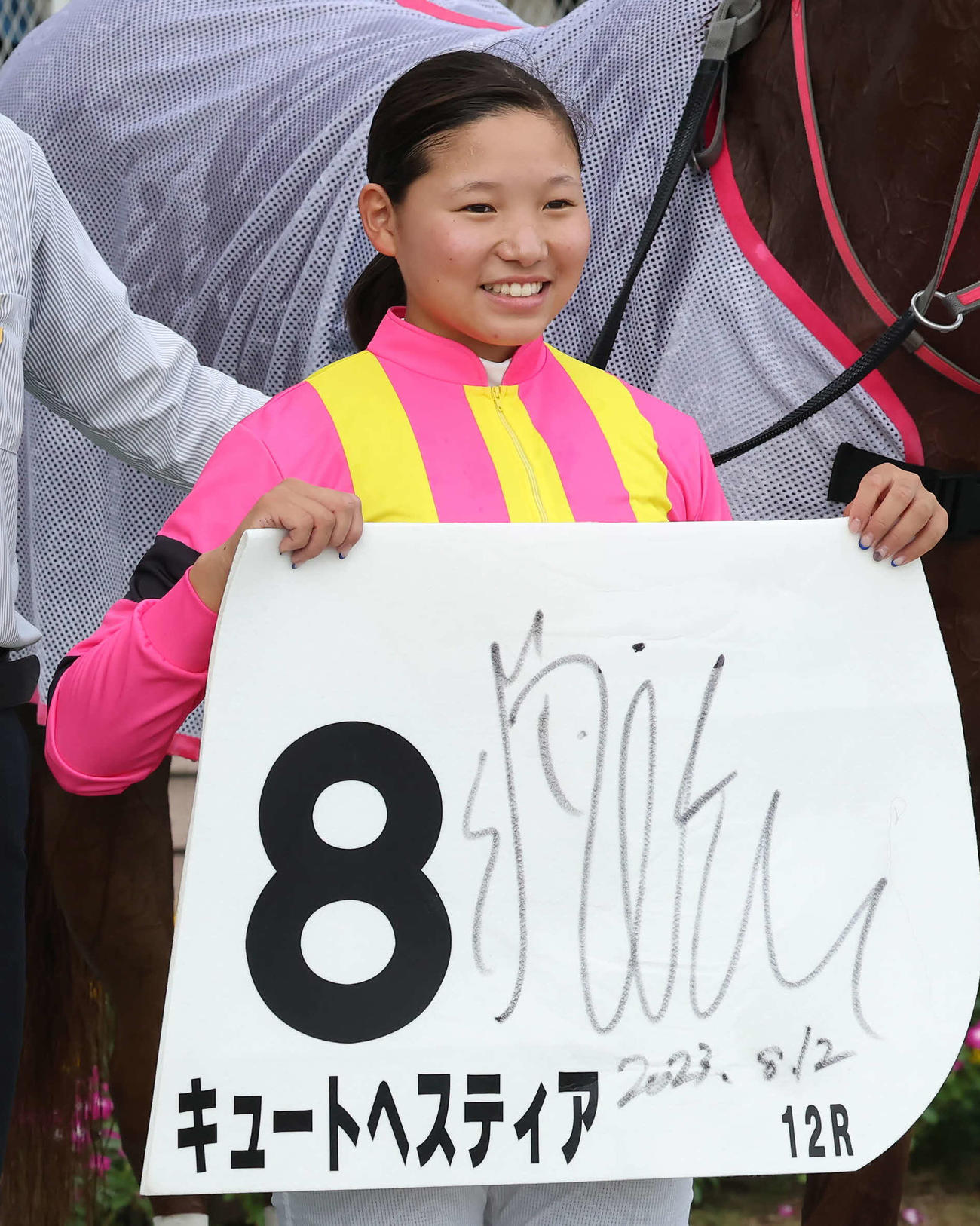 キュートヘスティアで新潟12Rを制して5勝目を挙げたルーキーの小林美騎手（撮影・丹羽敏通）