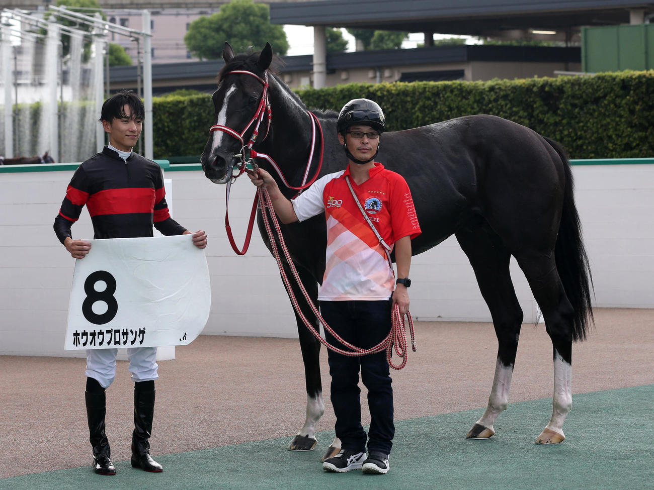 小倉1R2歳未勝利、1着のホウオウプロサンゲと坂井騎手（撮影・冨田成美）