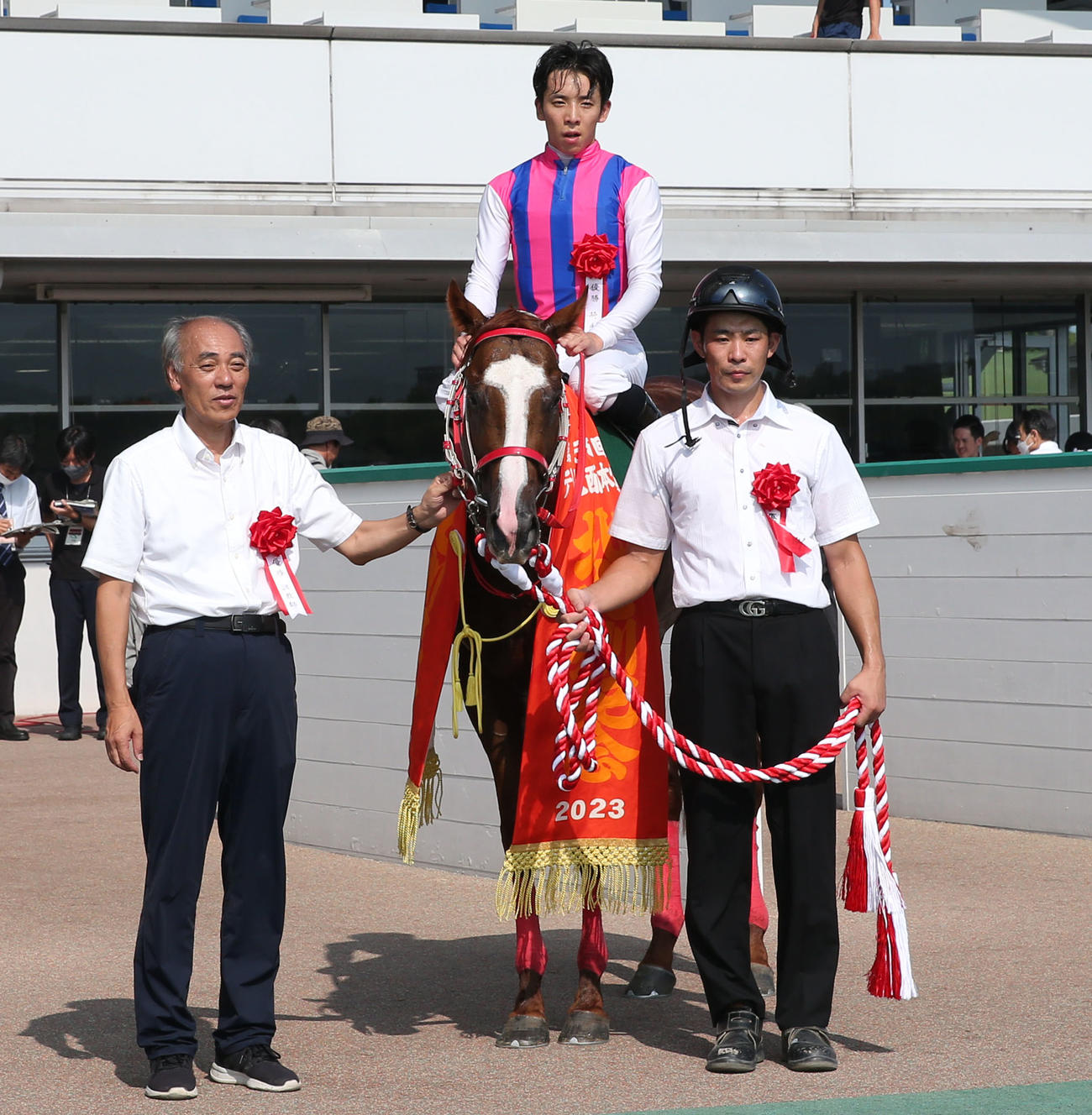 北九州記念を制したジャスパークローネの口取り（撮影・冨田成美）