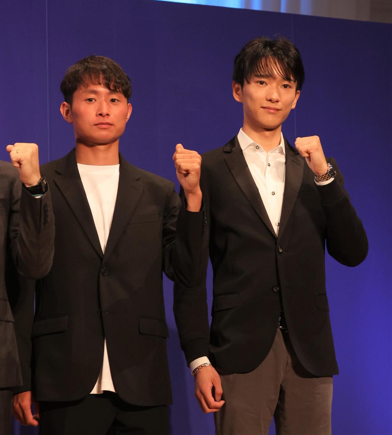 ワールドオールスタージョッキーズ2023　ウエルカムセレモニー　レースへ向け意気込む岩田望来騎手（左）と坂井瑠星騎手（撮影・黒川智章）