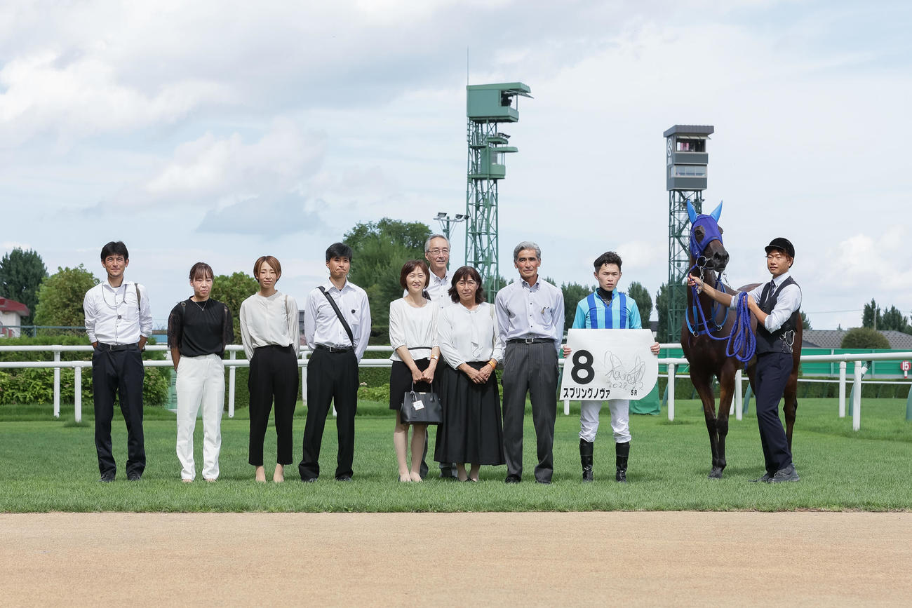 札幌5R、デビュー戦を制したスプリングノヴァ（撮影・村野早祐）
