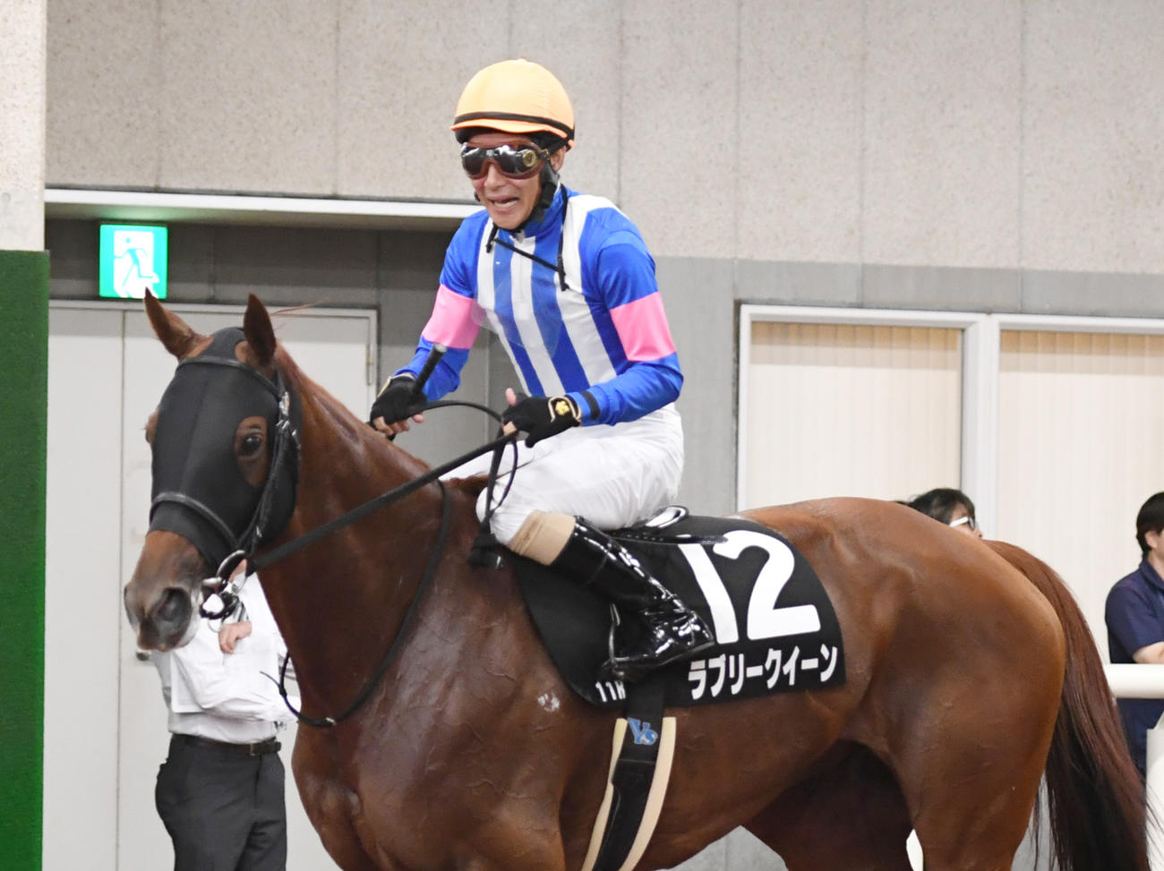 古町Sを制したラブリークイーンと柴田善騎手（撮影・柴田隆二）