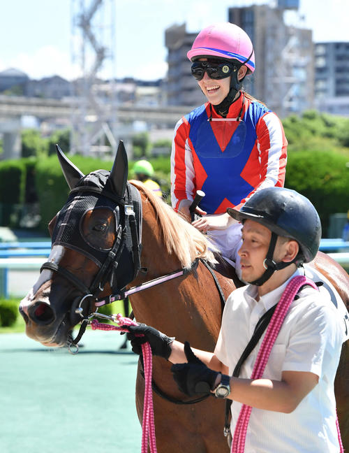 土曜3勝の永島まなみ騎手、日曜もV トーホウフランゴで差し切り今年