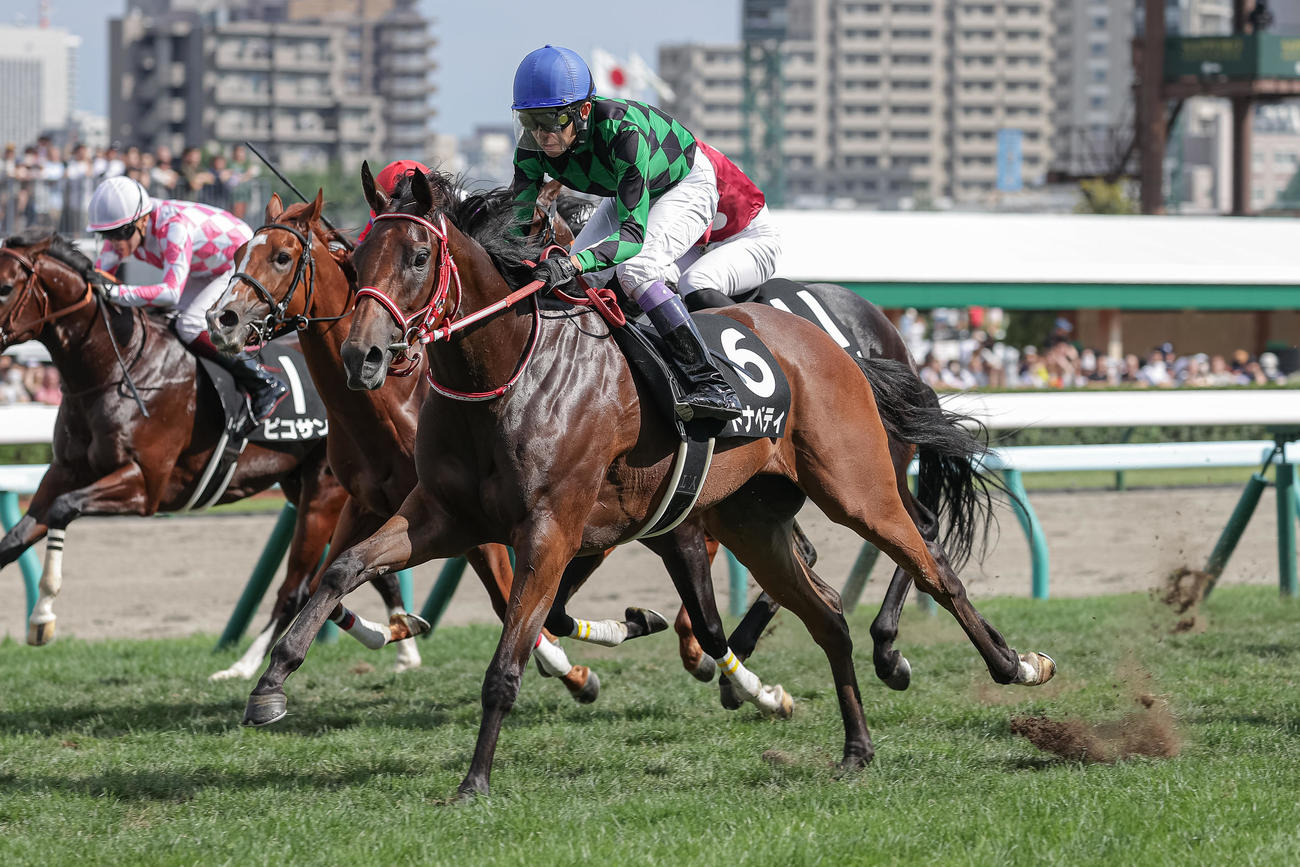 札幌9R、すずらん賞を制したドナベティと武豊騎手（撮影・村野早祐）