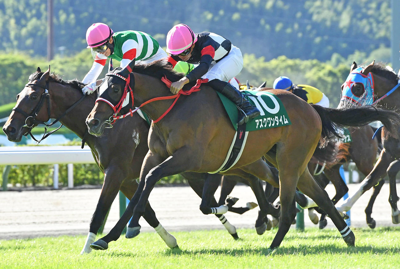 小倉2歳Sを制したアスクワンタイムと岩田望来騎手（手前）（撮影・岩下翔太）
