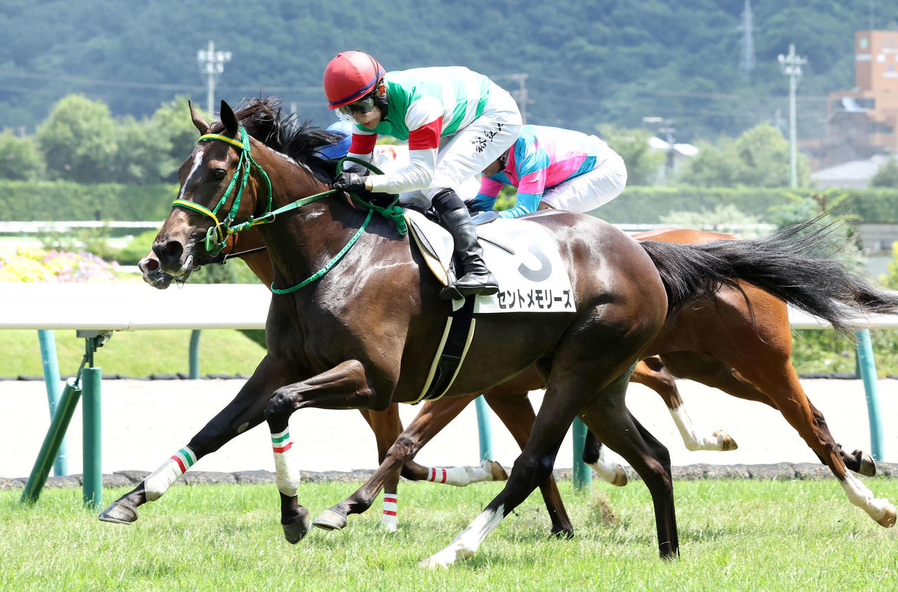 2歳牝馬の新馬戦を制したセントメモリーズ（2023年7月22日撮影）