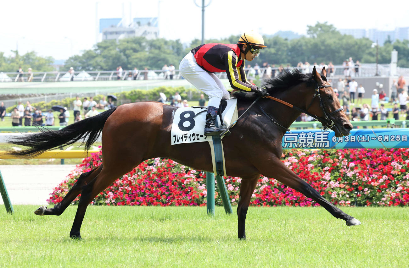 6月25日、3歳上1勝クラスを快勝したブレイディヴェーグと戸崎騎手（撮影・丹羽敏通）