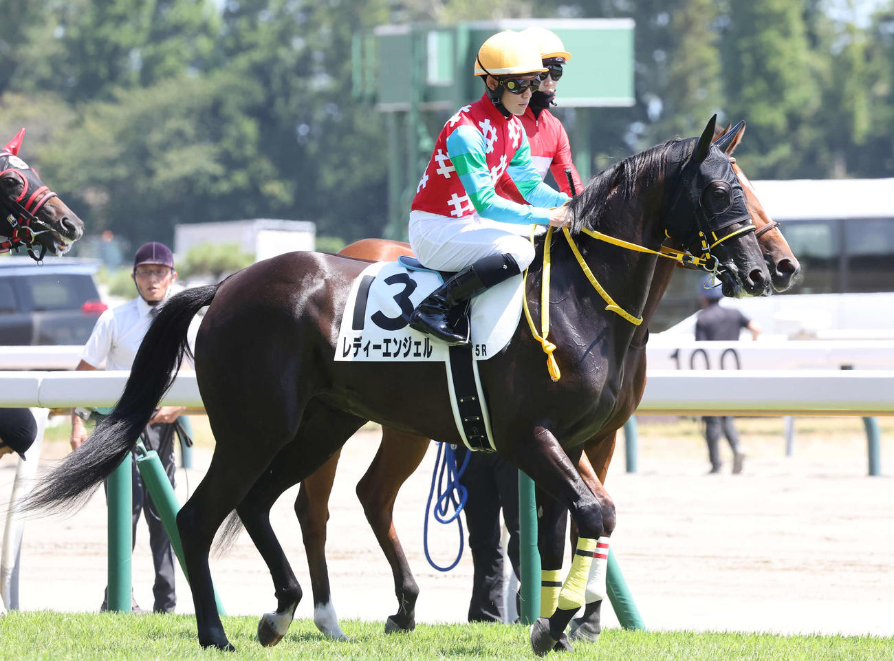 8月19日、2歳新馬戦に出走したレディーエンジェルと菱田騎手（撮影・丹羽敏通）