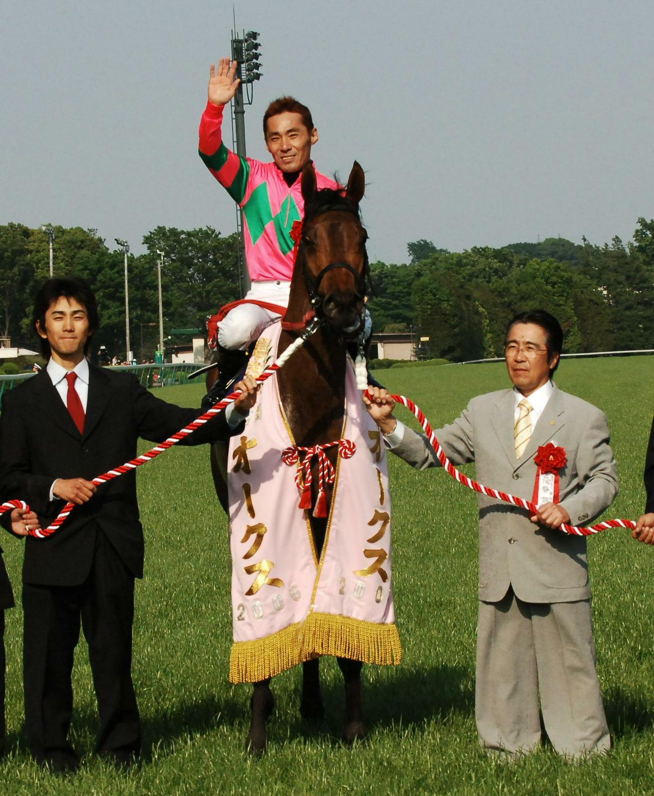 06年のオークスを勝ったカワカミプリンセスと本田優騎手